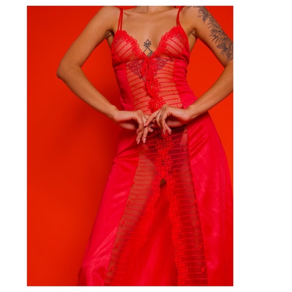 Vintage 70”s Kayser red lace nightgown!
